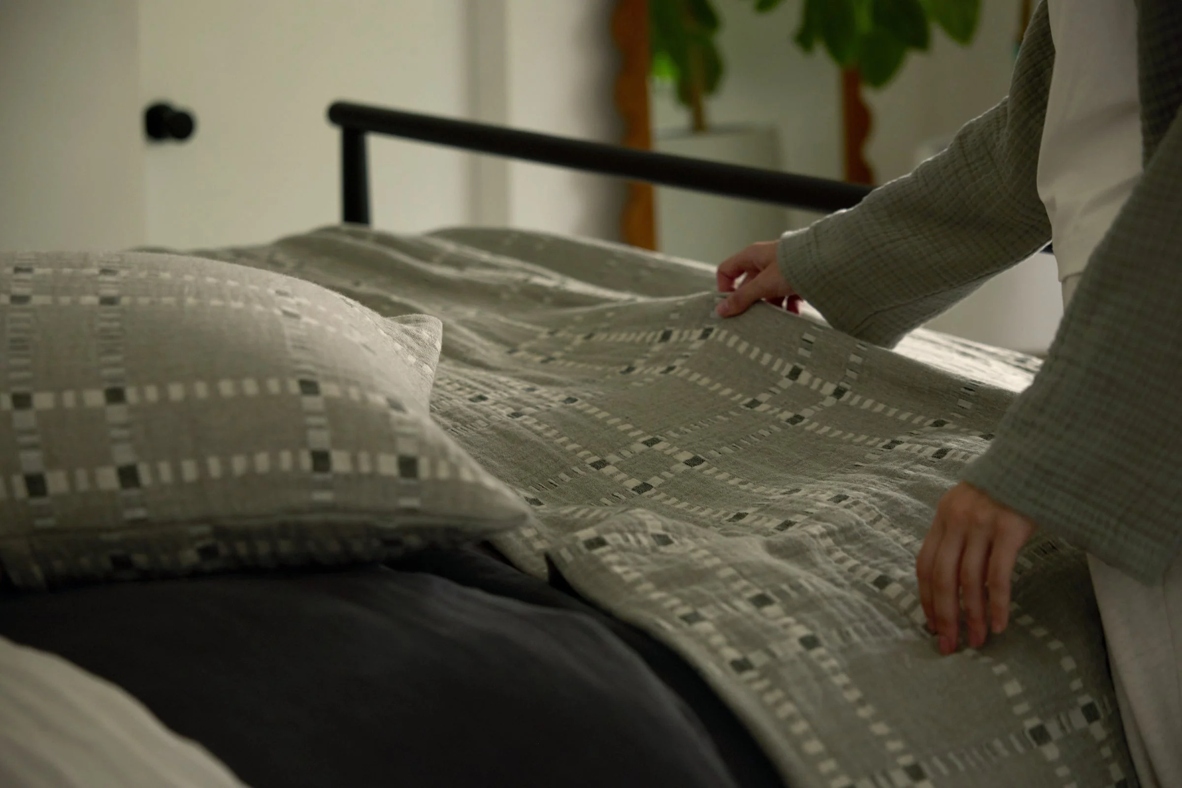 Grid Cotton Wool Coverlet (Moss) - Image 4