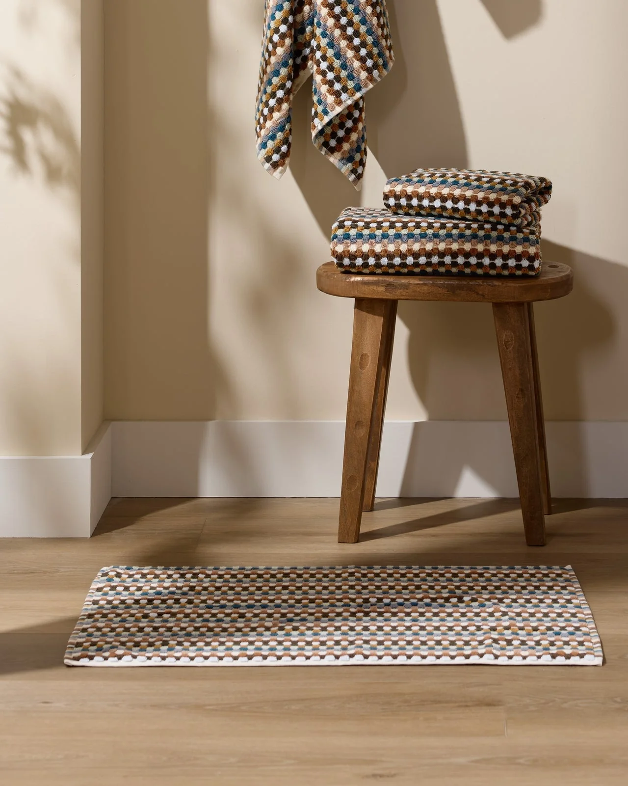 Organic Mosaic Tub Mat (Multi) - Image 2