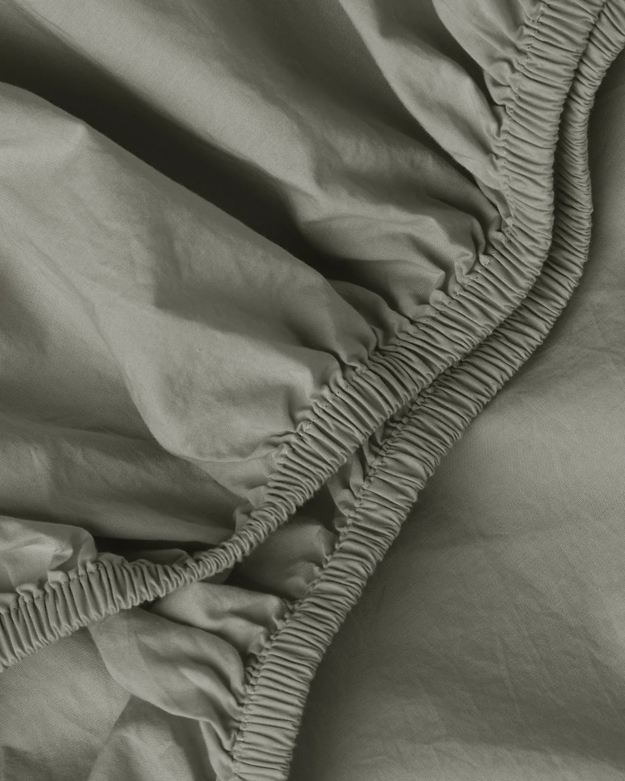 Percale Fitted Sheet (Moss) - Image 3