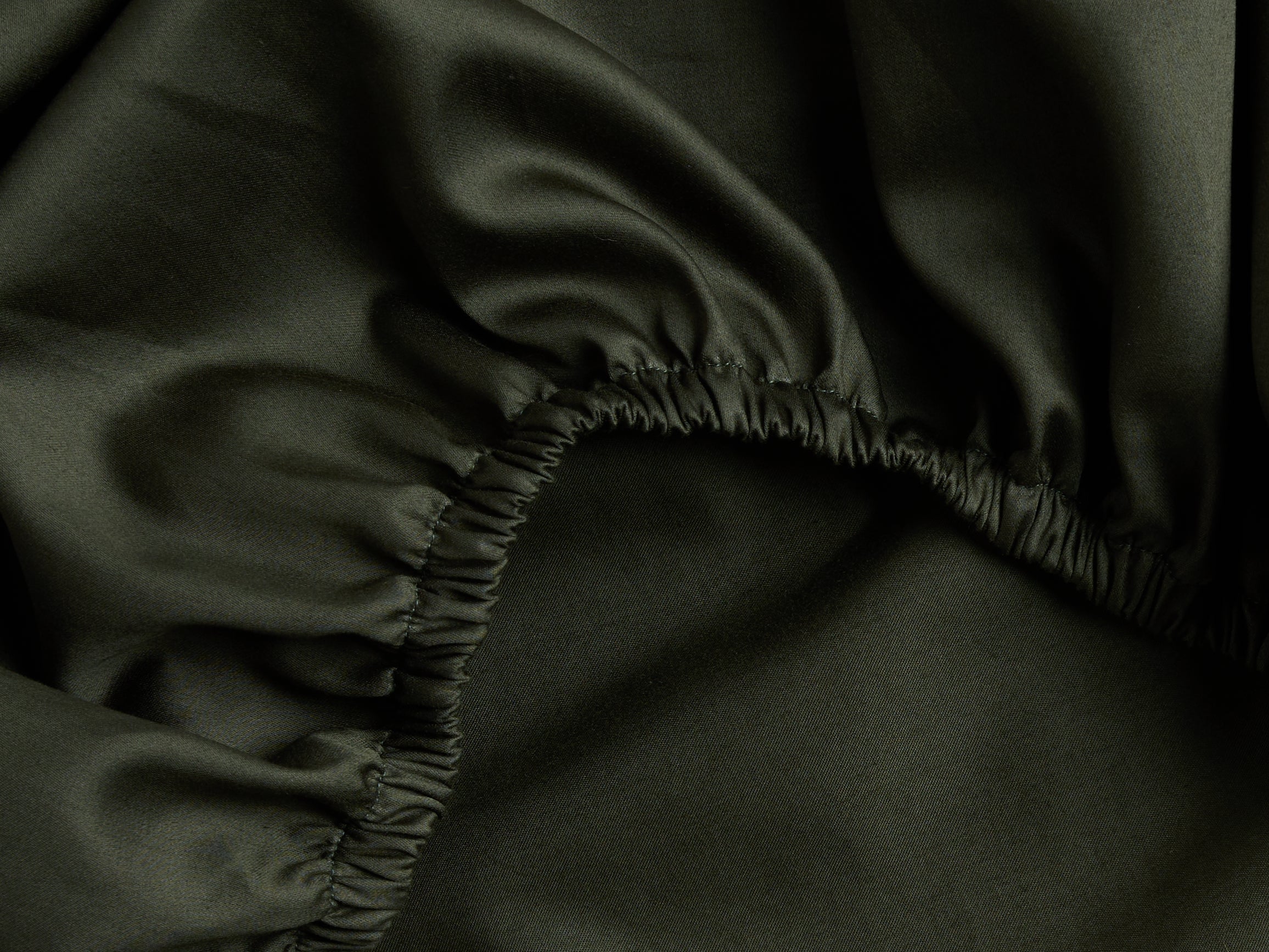 Sateen Fitted Sheet (Evergreen) - Image 3